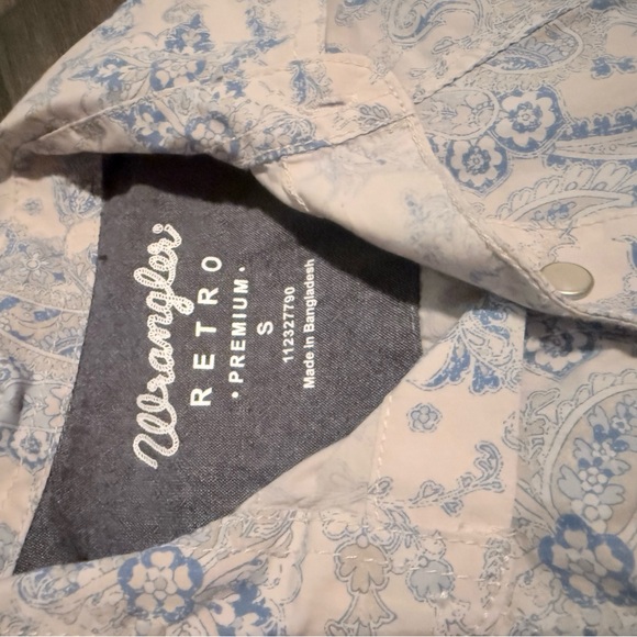 Wrangler Women's Light Blue Paisley Button-Down Shirt - Picture 4 of 4